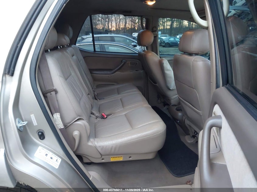 2001 Toyota Sequoia Sr5 V8 VIN: 5TDBT44A81S056521 Lot: 43765011