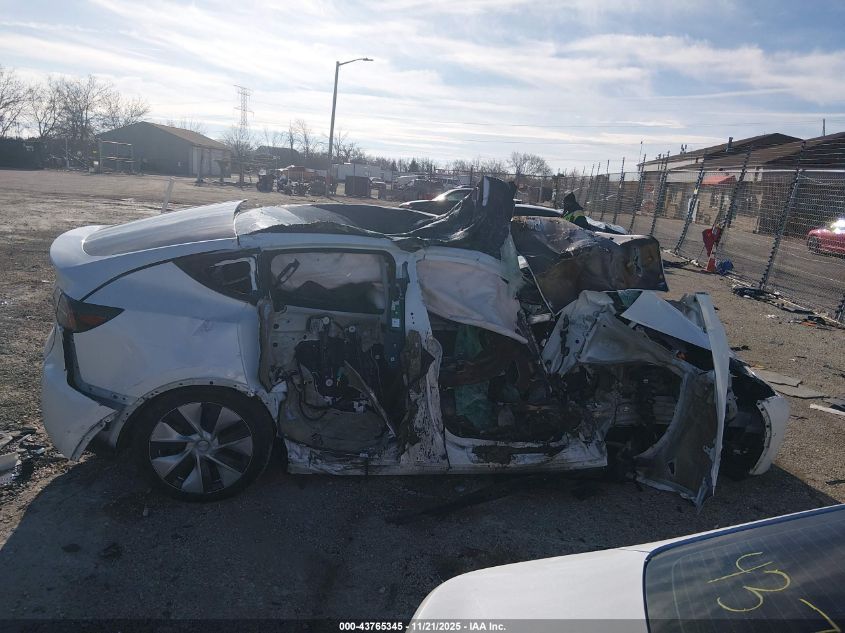 2022 Tesla Model Y Long Range Dual Motor All-Wheel Drive VIN: 7SAYGDEE4NF432760 Lot: 43765345