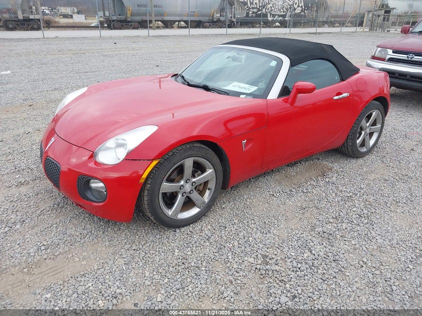 1G2MF35X08Y114668 2008 PONTIAC SOLSTICE photo no. 2