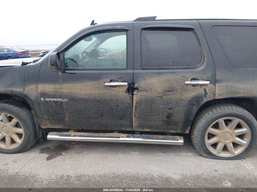 2008 GMC Yukon Denali VIN: 1GKFK63808J161001 Lot: 43765534