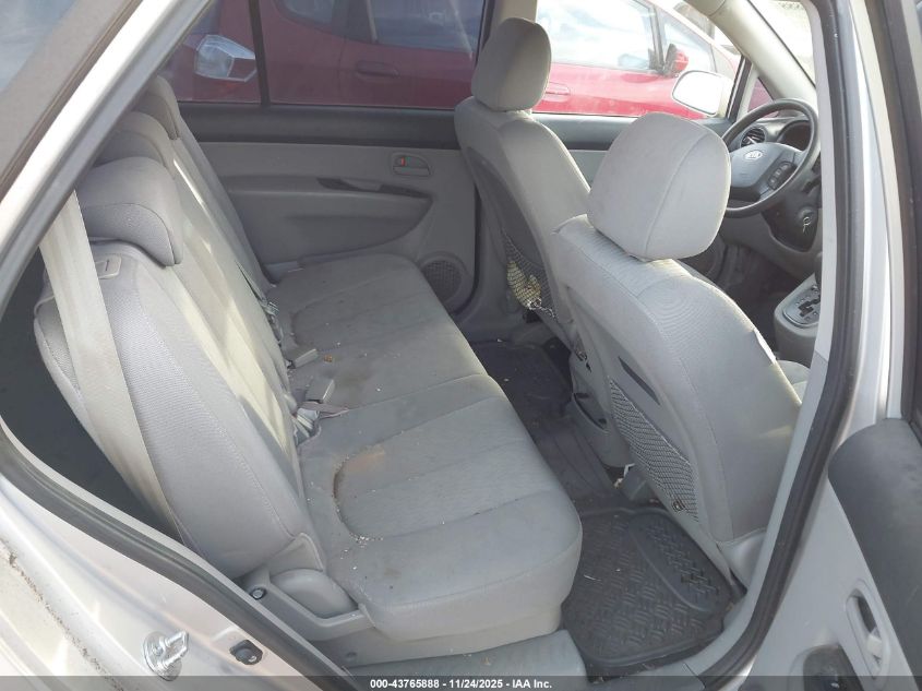 2008 Kia Rondo Lx VIN: KNAFG525X87172340 Lot: 43765888