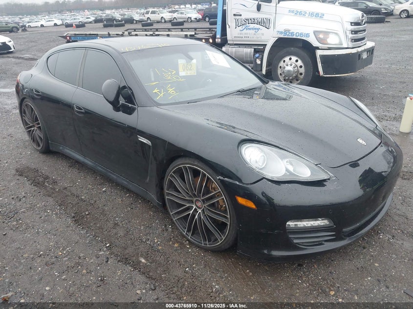 PORSCHE PANAMERA 4