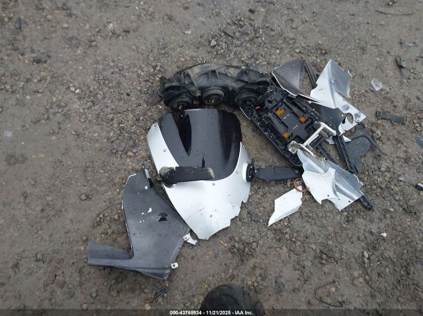 2002 Honda Cbr900 Rr VIN: JH2SC50092M001163 Lot: 43765934