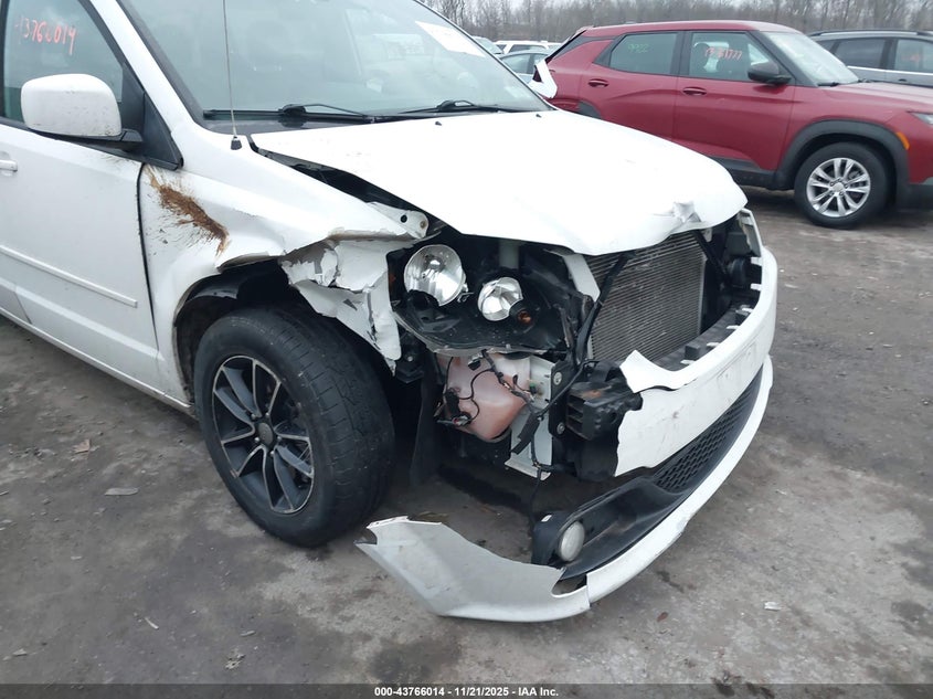 2015 Dodge Grand Caravan R/T VIN: 2C4RDGEG2FR641160 Lot: 43766014