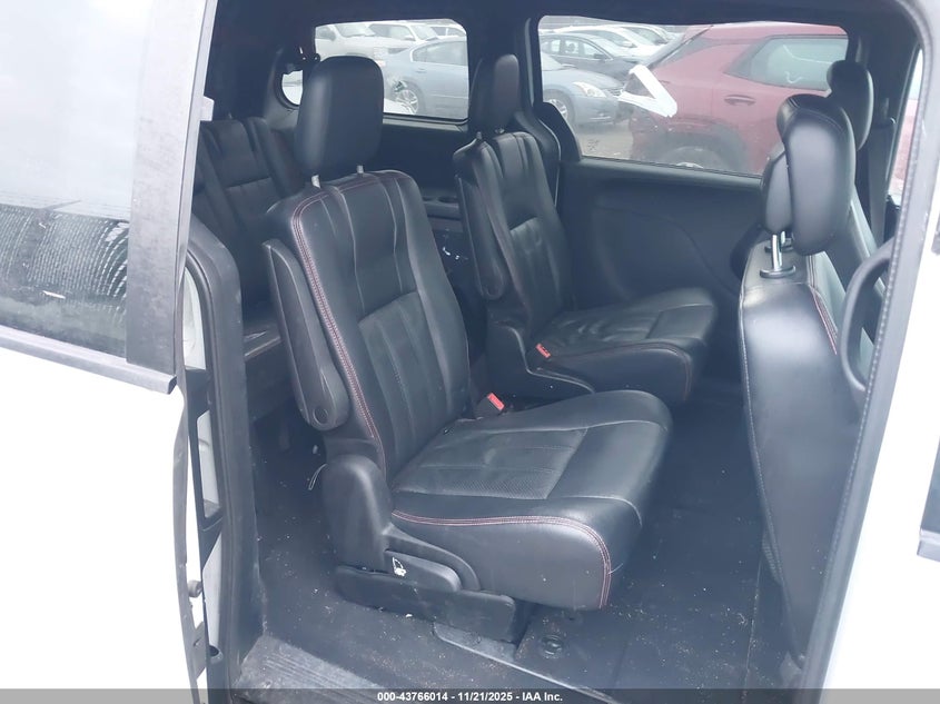 2015 Dodge Grand Caravan R/T VIN: 2C4RDGEG2FR641160 Lot: 43766014