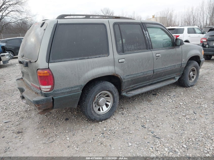 4M2DU55P9XUJ32454 1999 MERCURY MOUNTAINEER photo no. 4
