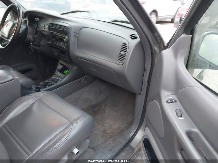 4M2DU55P9XUJ32454 1999 MERCURY MOUNTAINEER photo no. 5