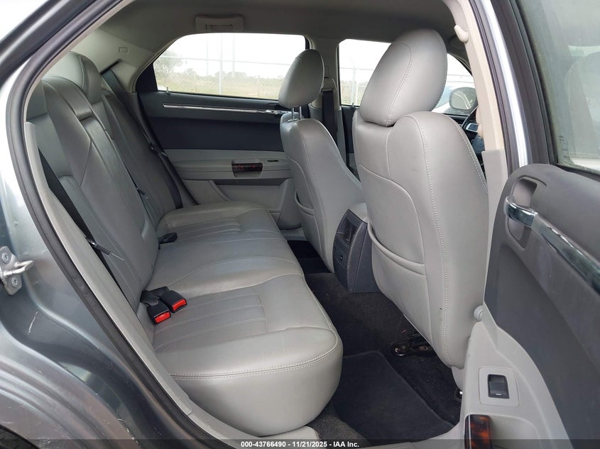 2007 Chrysler 300C VIN: 2C3LK63H87H827573 Lot: 43766490