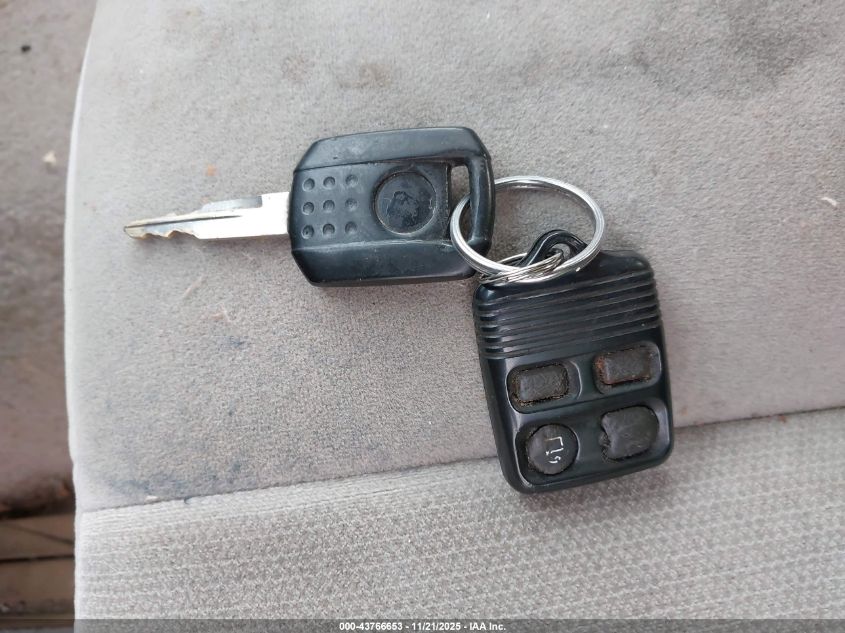 2008 Mercury Grand Marquis Gs VIN: 2MEFM74V88X609894 Lot: 43766653