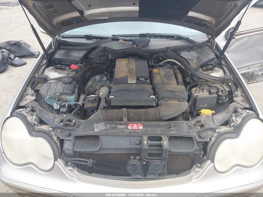 2004 Mercedes-Benz C 230 Kompressor Sport/Sport VIN: WDBRF40J44A602503 Lot: 43766696