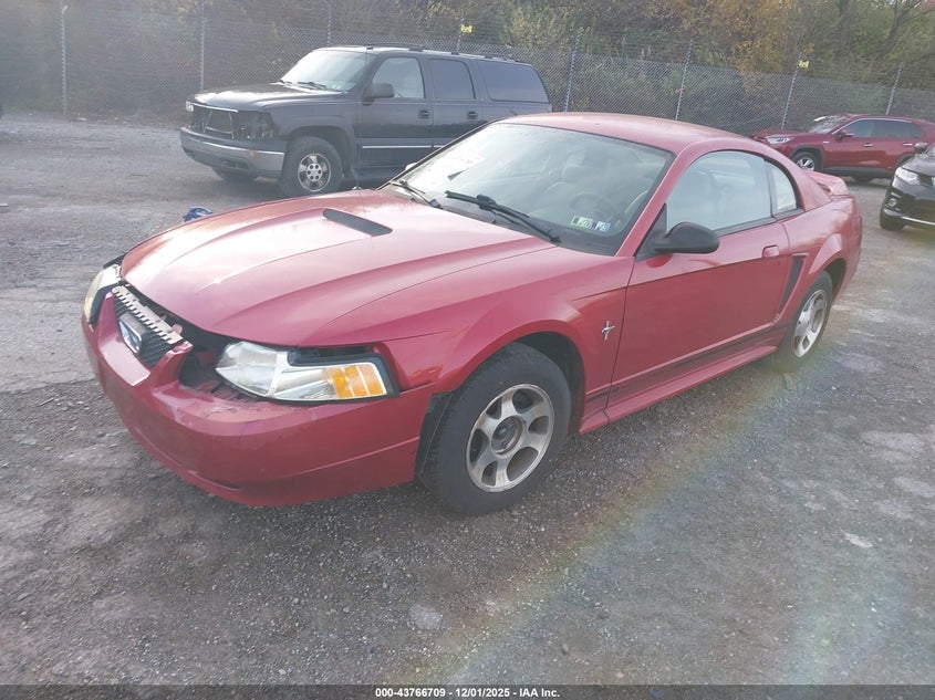 1FAFP4048YF223157 2000 FORD MUSTANG photo no. 2
