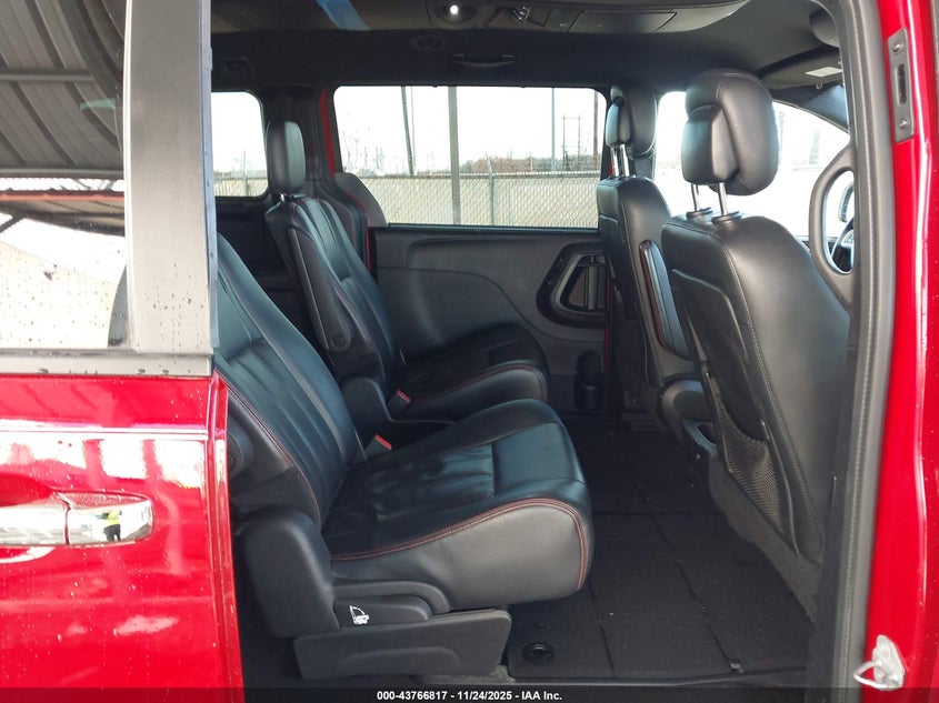 2016 Dodge Grand Caravan R/T VIN: 2C4RDGEG7GR146390 Lot: 43766817