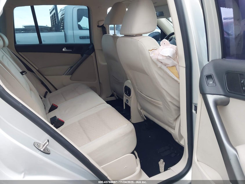 2009 Volkswagen Tiguan S/Se/Sel VIN: WVGAV75N59W500695 Lot: 43766867