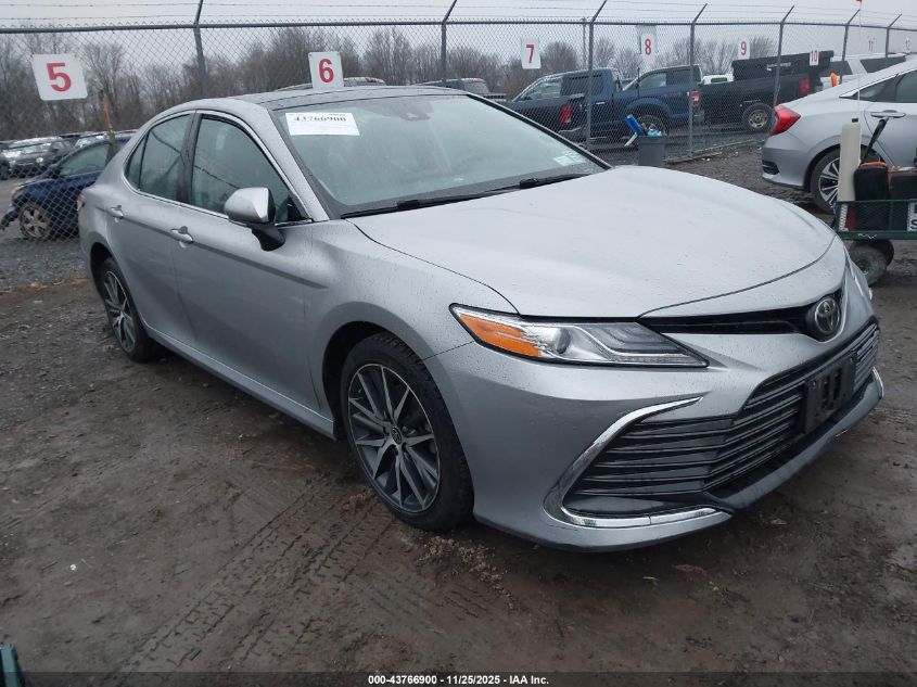 TOYOTA CAMRY XLE AWD