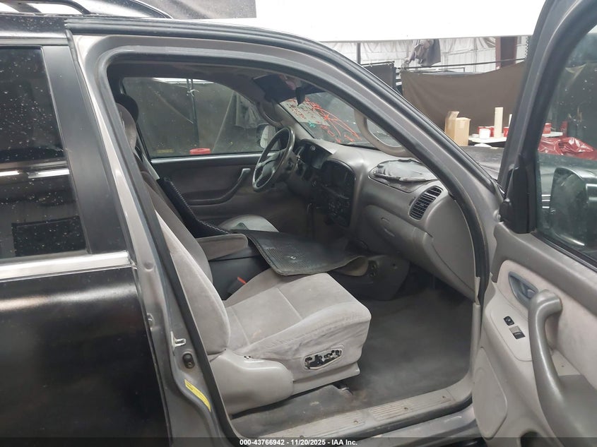 5TDBT44A71S038396 2001 TOYOTA SEQUOIA photo no. 5