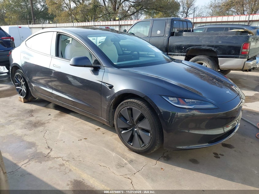 TESLA MODEL 3 LONG RANGE REAR-WHEEL DRIVE/STANDARD