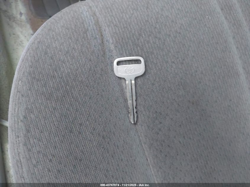 2000 Toyota Camry Le VIN: 4T1BG22K9YU670368 Lot: 43767074