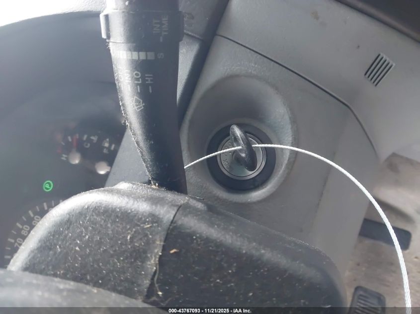 2005 Kia Sorento Ex/Lx VIN: KNDJC733555351152 Lot: 43767093