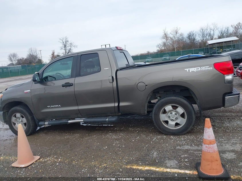 2008 Toyota Tundra Sr5 5.7L V8 VIN: 5TFBV54198X077043 Lot: 43767308