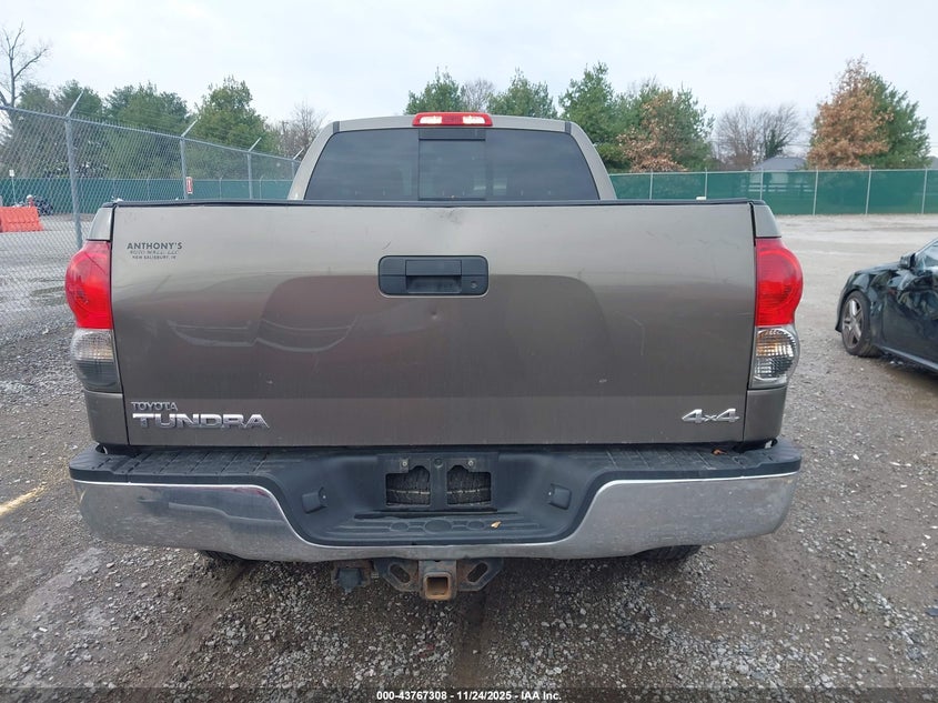 2008 Toyota Tundra Sr5 5.7L V8 VIN: 5TFBV54198X077043 Lot: 43767308