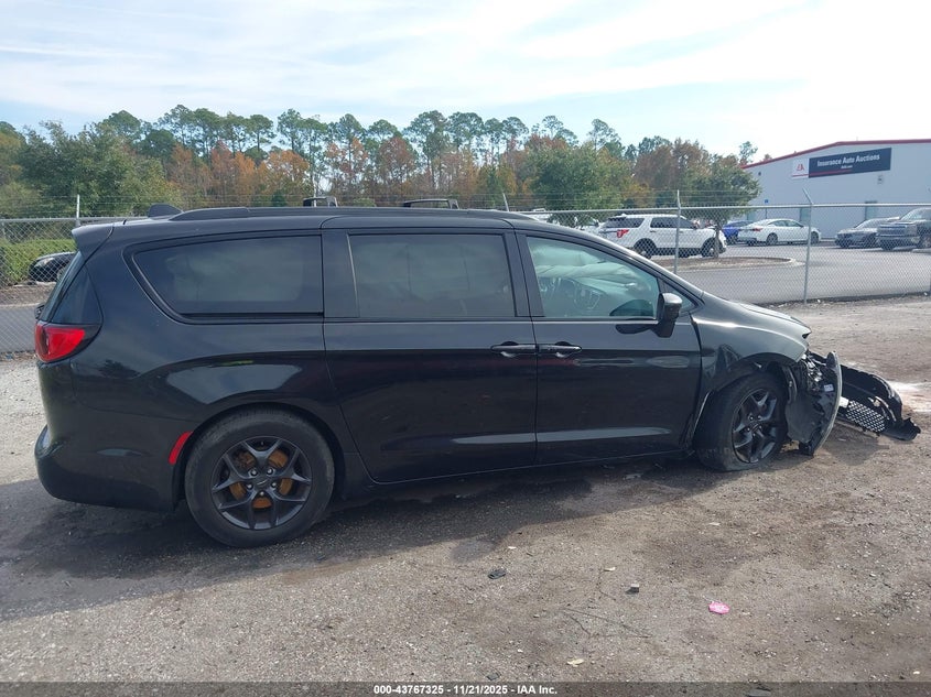 2019 Chrysler Pacifica Touring L VIN: 2C4RC1BGXKR570501 Lot: 43767325