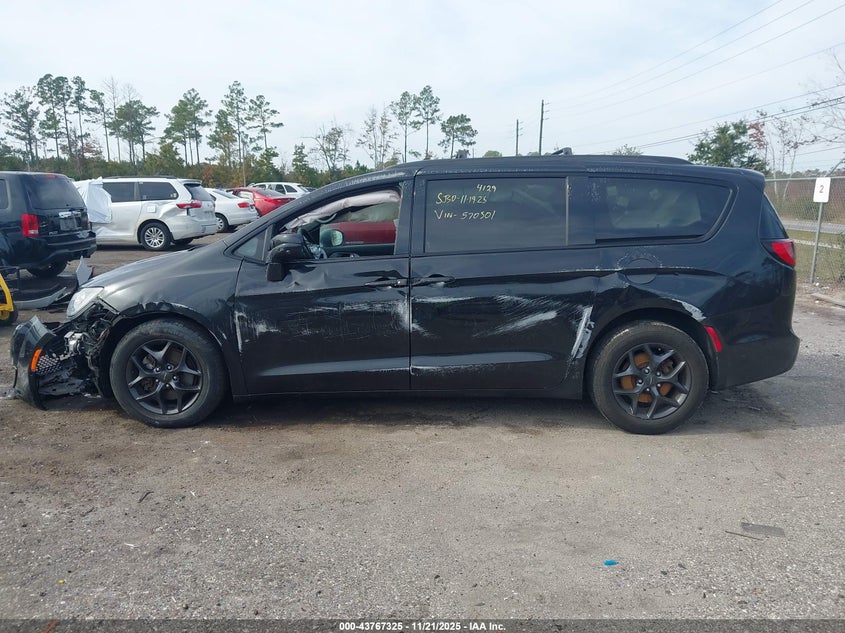 2019 Chrysler Pacifica Touring L VIN: 2C4RC1BGXKR570501 Lot: 43767325