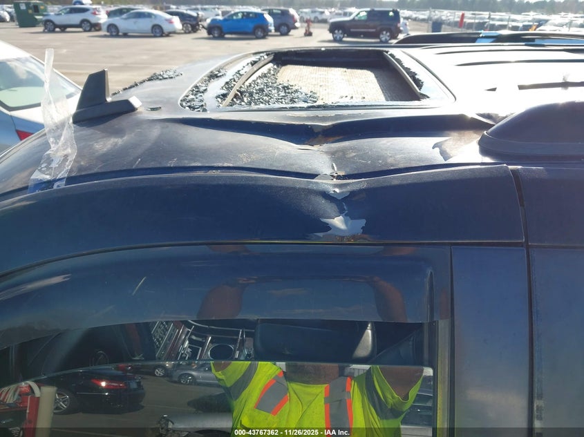 2008 Cadillac Escalade Standard VIN: 1GYFK63808R125137 Lot: 43767362