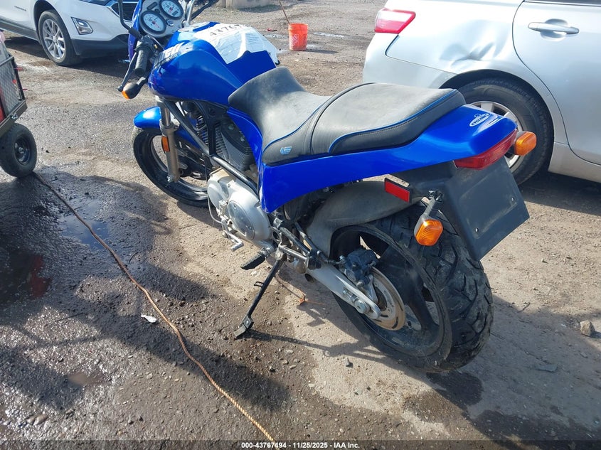 4MZKS11J3Y3302730 2000 BUELL  photo no. 3