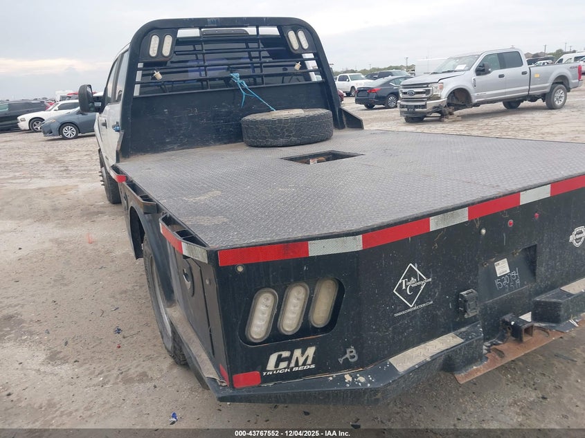 1FD8W3HT2KEG56932 2019 FORD F350 photo no. 3