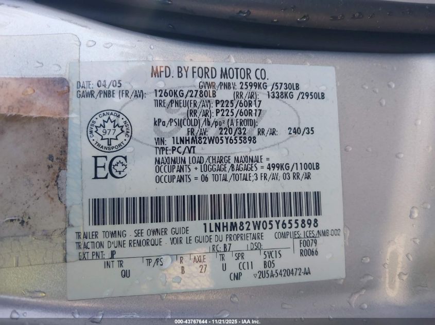 2005 Lincoln Town Car Signature Limited VIN: 1LNHM82W05Y655898 Lot: 43767644