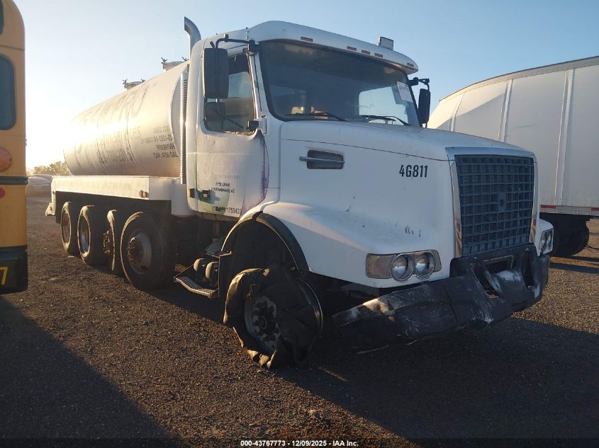 2002 Volvo Vhd VIN: 4V5KC9U332N333826 Lot: 43767773