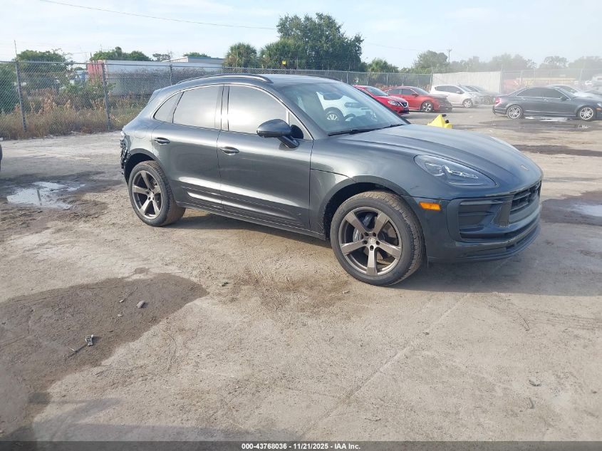 PORSCHE MACAN T