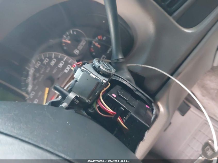 1998 Chevrolet Astro VIN: 1GNDM19W3WB202256 Lot: 43768050