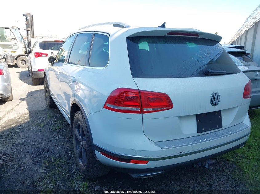 WVGEP9BP3FD007098 2015 VOLKSWAGEN TOUAREG photo no. 3