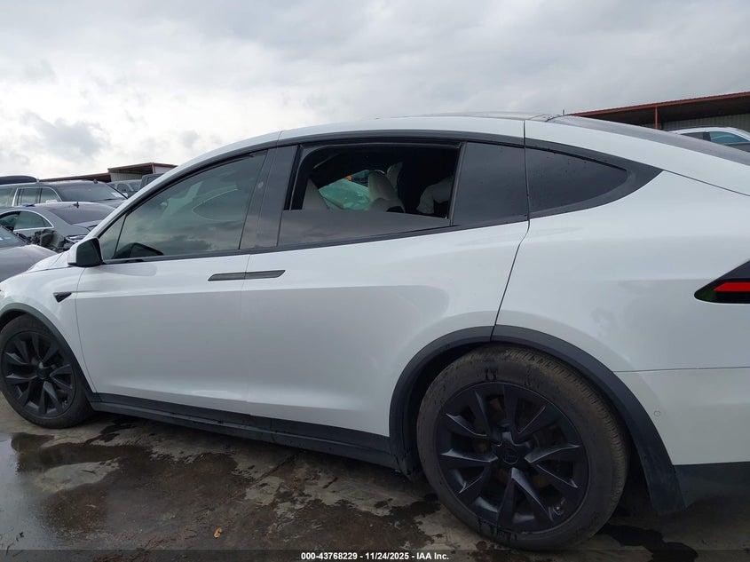 2022 Tesla Model X Dual Motor All-Wheel Drive VIN: 7SAXCAE51NF343010 Lot: 43768229