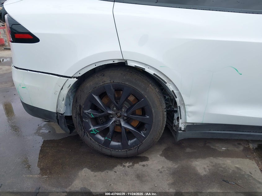 2022 Tesla Model X Dual Motor All-Wheel Drive VIN: 7SAXCAE51NF343010 Lot: 43768229