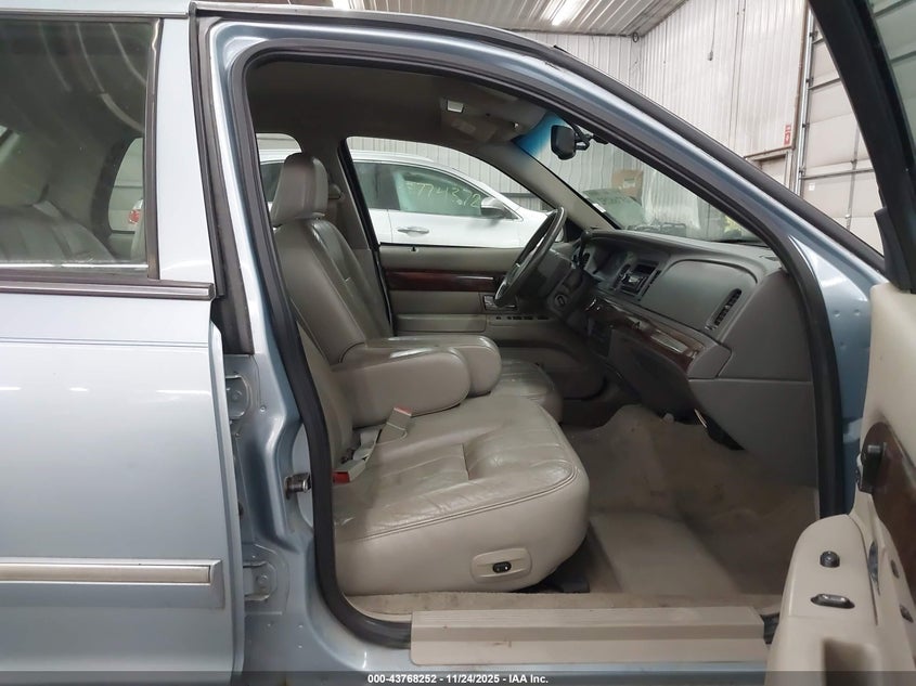 2MEFM75V08X661938 2008 MERCURY GRAND MARQUIS photo no. 5