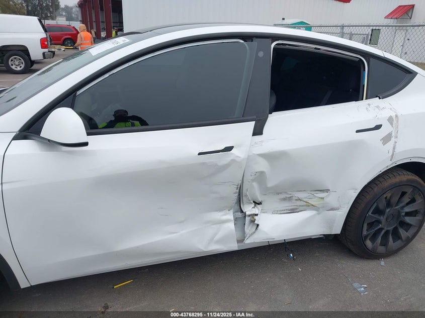 2023 Tesla Model Y Awd/Long Range Dual Motor All-Wheel Drive VIN: 7SAYGDEE7PF691505 Lot: 43768295