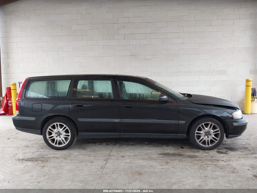 2004 Volvo V70 2.5T VIN: YV1SW59V342381561 Lot: 43768483