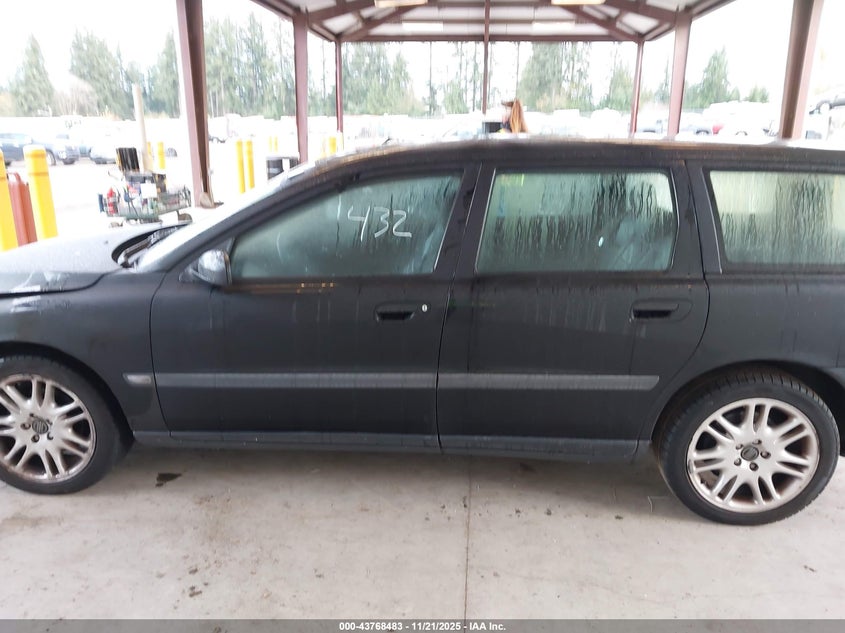 2004 Volvo V70 2.5T VIN: YV1SW59V342381561 Lot: 43768483