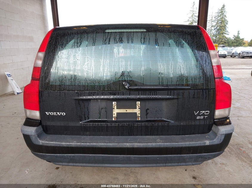 2004 Volvo V70 2.5T VIN: YV1SW59V342381561 Lot: 43768483