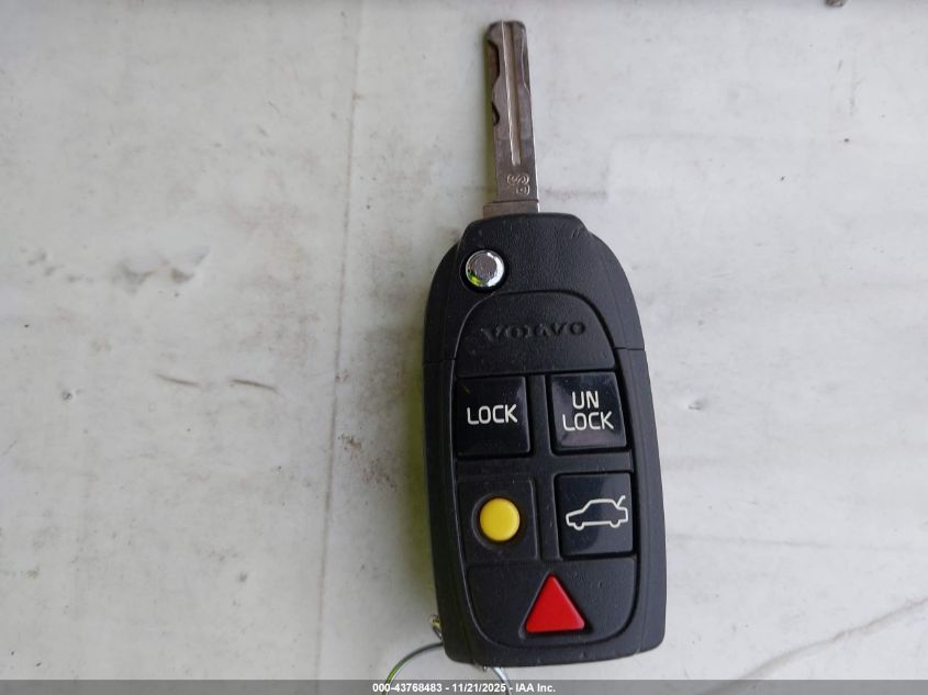 2004 Volvo V70 2.5T VIN: YV1SW59V342381561 Lot: 43768483