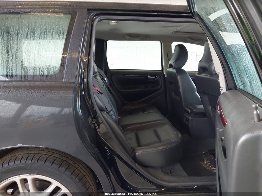 2004 Volvo V70 2.5T VIN: YV1SW59V342381561 Lot: 43768483