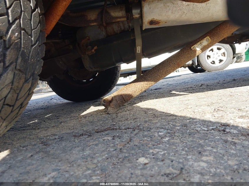 1994 Chevrolet Gmt-400 K1500 VIN: 1GCEK14Z7RZ241710 Lot: 43768500