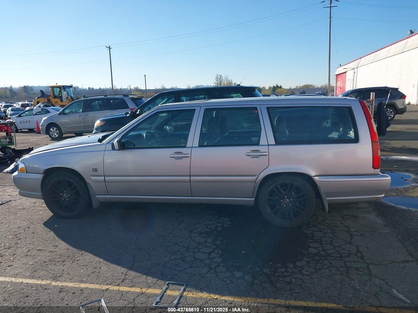 1999 Volvo V70 R VIN: YV1LV62D3X2558791 Lot: 43768610