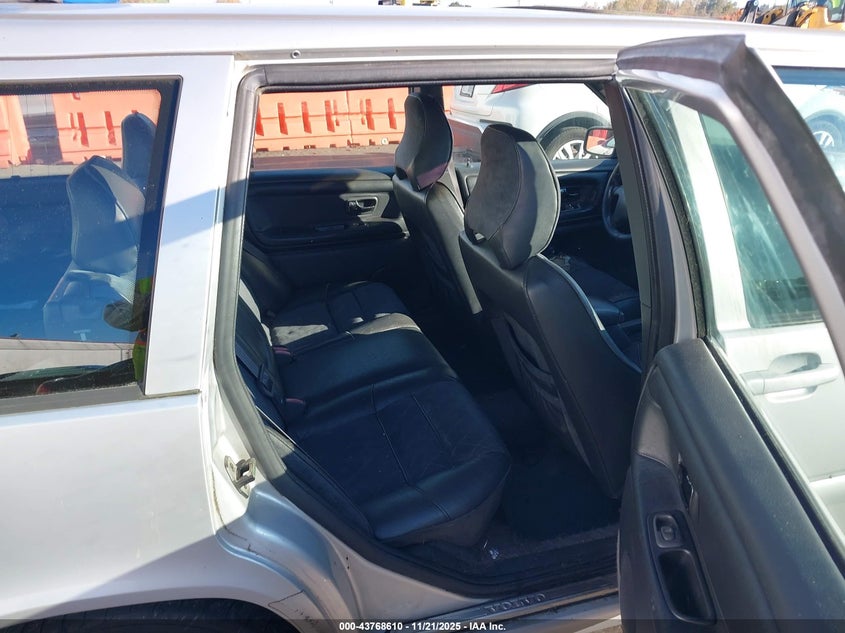 1999 Volvo V70 R VIN: YV1LV62D3X2558791 Lot: 43768610