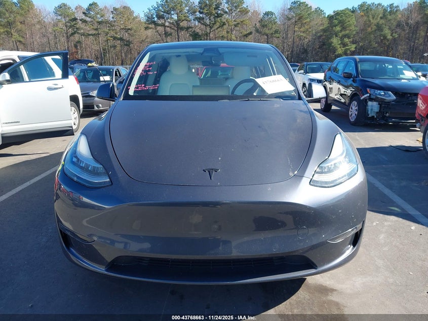 2022 Tesla Model Y Long Range Dual Motor All-Wheel Drive VIN: 7SAYGDEE8NF311908 Lot: 43768663