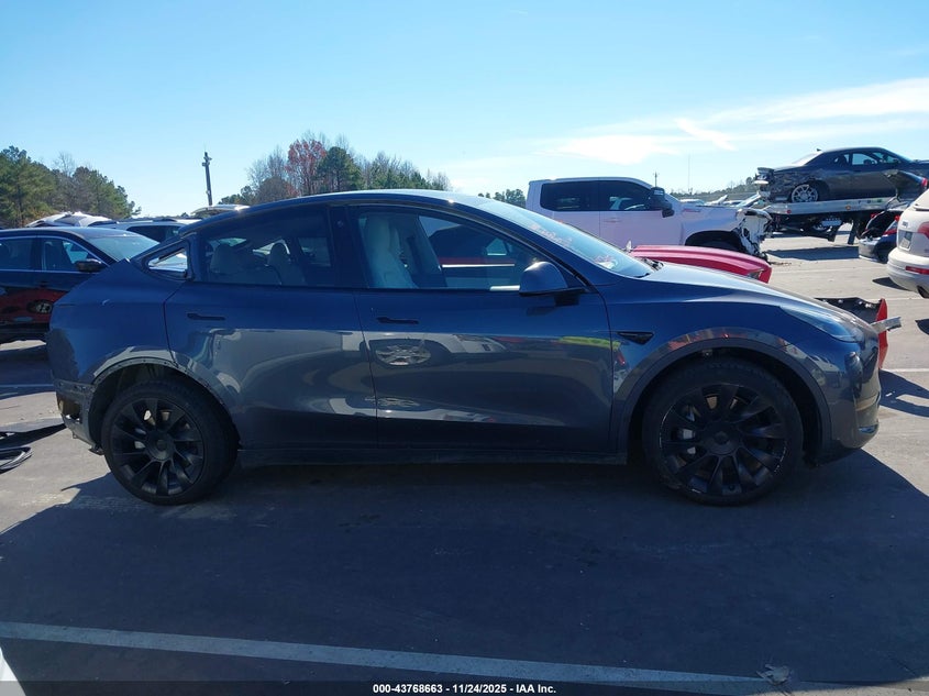 2022 Tesla Model Y Long Range Dual Motor All-Wheel Drive VIN: 7SAYGDEE8NF311908 Lot: 43768663