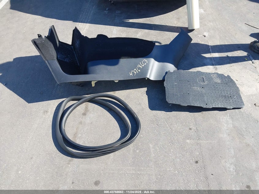 2022 Tesla Model Y Long Range Dual Motor All-Wheel Drive VIN: 7SAYGDEE8NF311908 Lot: 43768663