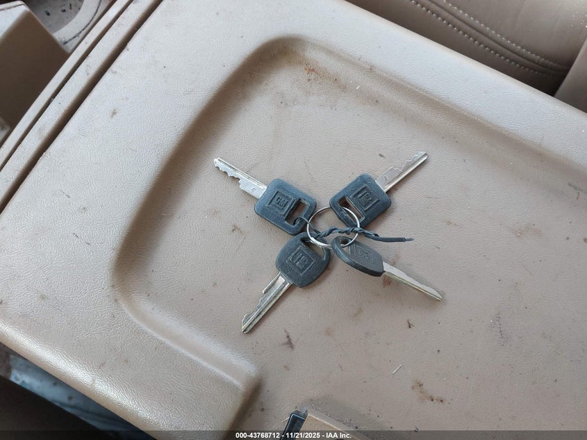 1994 Chevrolet Suburban K2500 VIN: 1GNGK26N4RJ421726 Lot: 43768712